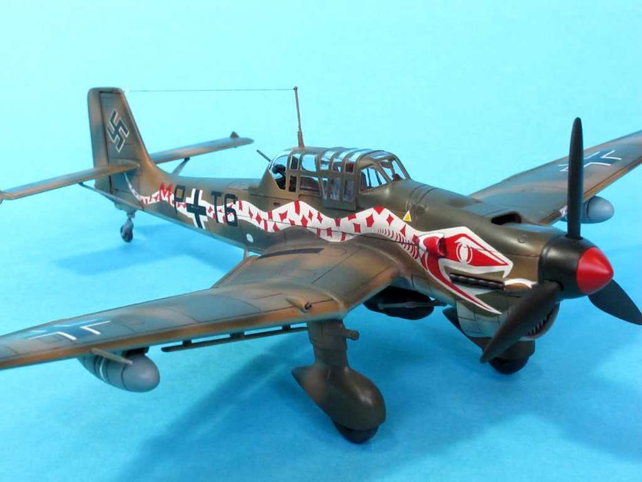 Сборная модель самолета Юнкерс Ju-87 B-2 (Academy, 1:72)