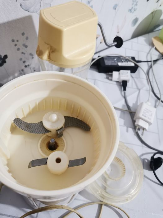 Электрическая соковыжималка-овощерезка,мороженница,блендер,мех.миксер