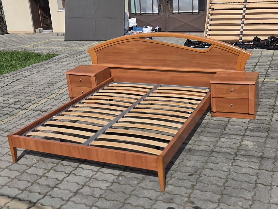 Комплект спалня с нощни шкафчета