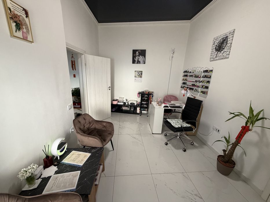 Salon de infrumusetare manichiura/pedichiura, Frizerie