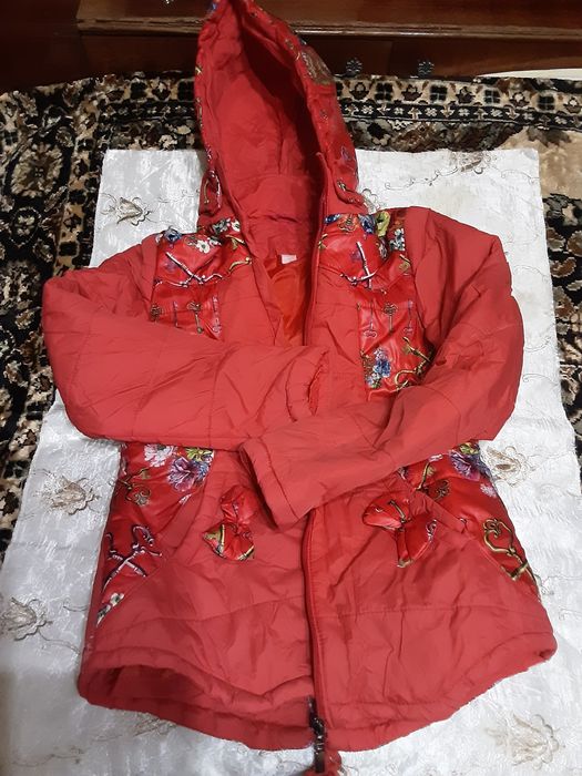 Куртка со съёмным капюшоном на девочку 4 - 6 лет