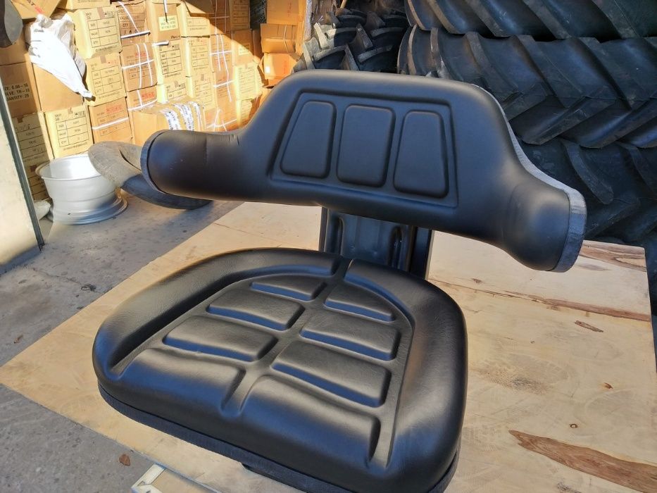 Scaun tractor nou tractoare U650 U445 si alte tractoare cu garantie