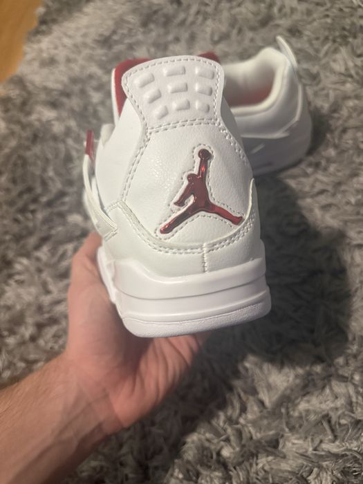 Jordan 4 metallic red marime 43