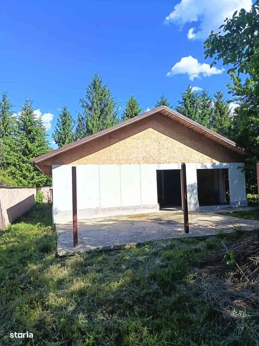 Casă în construcție, 4 camere, curte mare