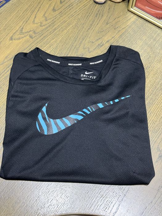 Nike женска дишаща тениска