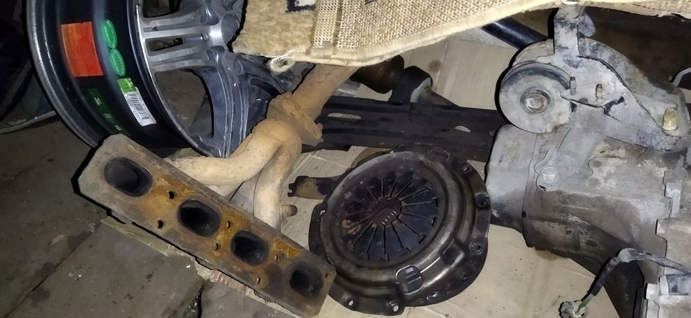 Продам запчасти Мазда кронос