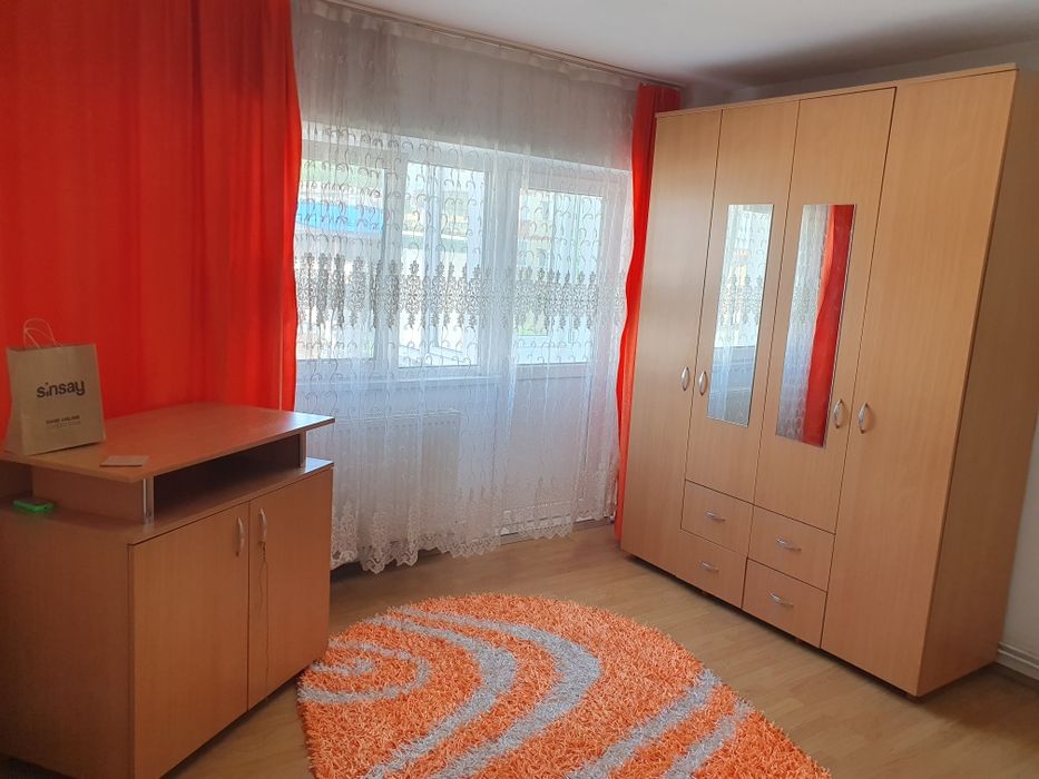 garsoniera 30 mp, et.2, de inchiriat, str Privighetorilor