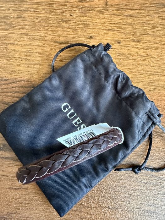 Мъжка кожена гривна Guess