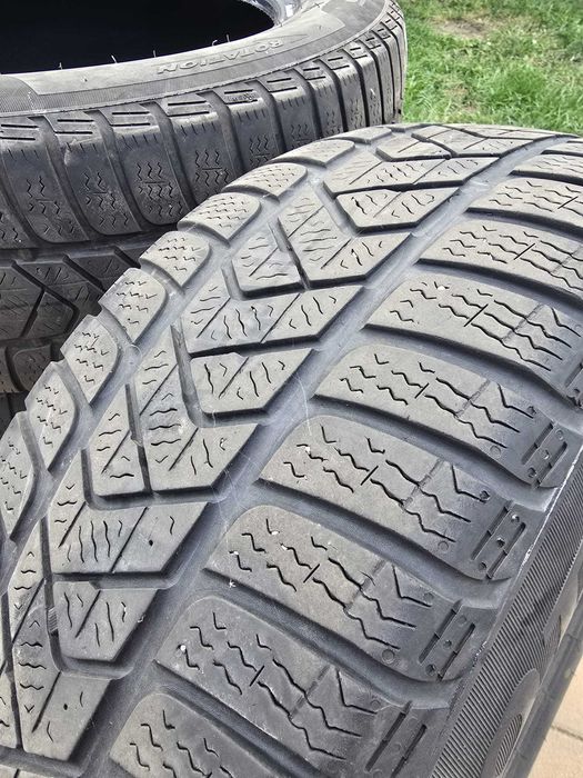 Vand 4 anvelope iarna Pirelli Sottozero 3 ranforsate 215/60/16
