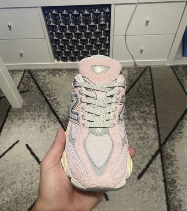 New Balance 9060 Pink