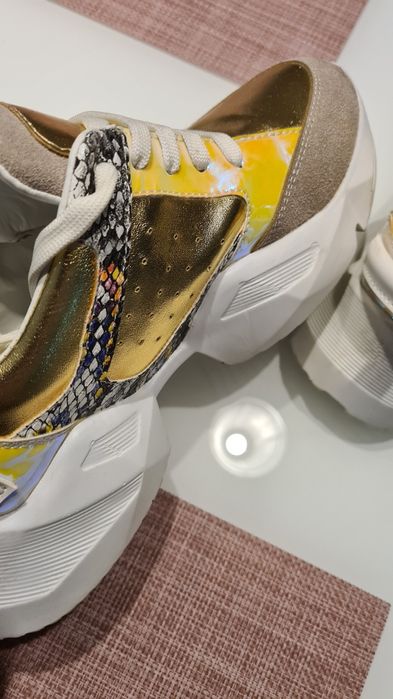 Златни маратонки