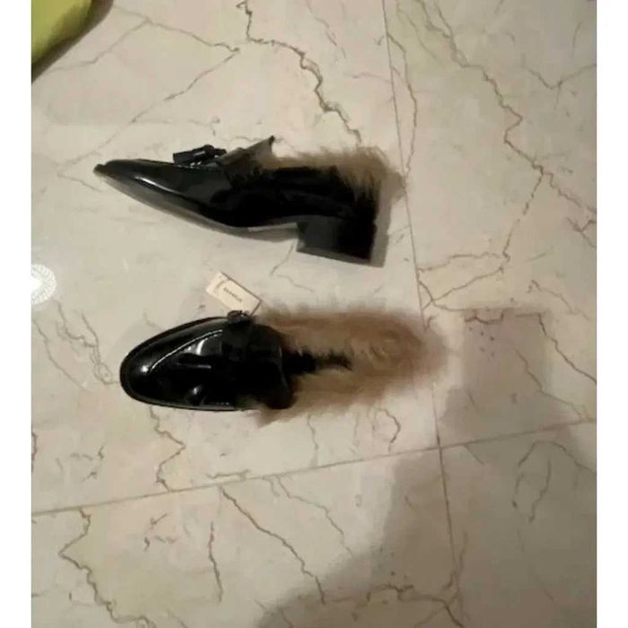 Loafers noi Uterqüe pantofi cu blană, 100% piele lăcuită negru mocasini moderni autentici