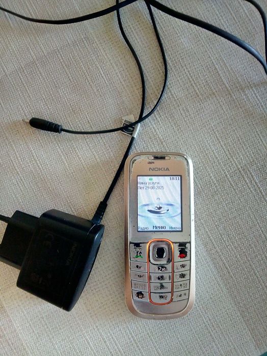 Телефон Нокиа Nokia 2600 + нов панел