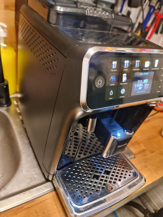 Espressor Philips 5500, reconditionat ca nou, cana spumare lapte latte