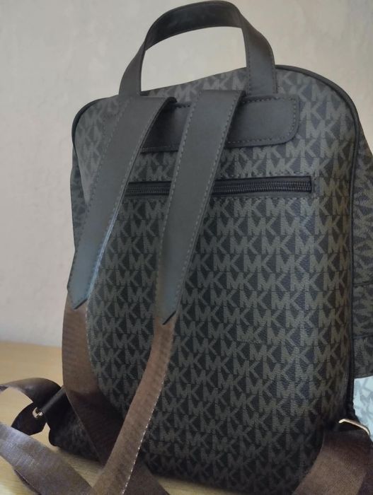 Продаю сумку Michael kors новая
