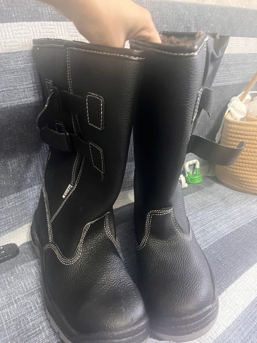 Продам зимние сапоги