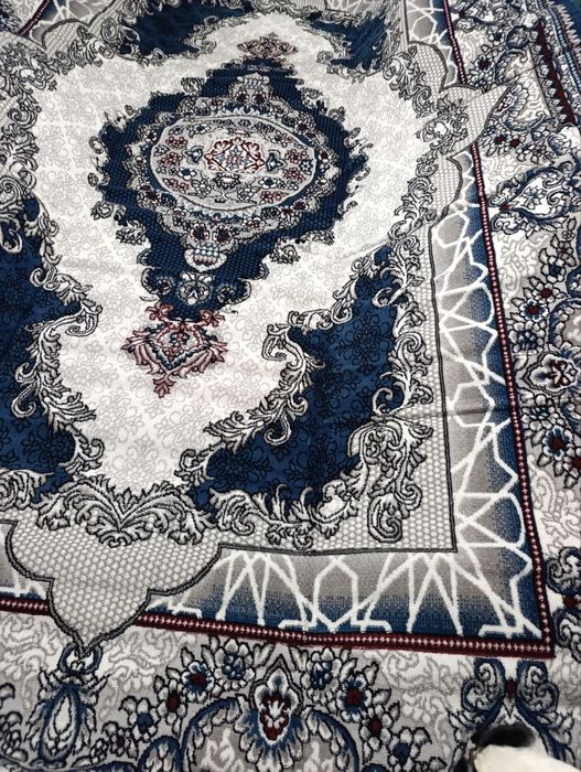 Продам ковёр размер 3м-5м