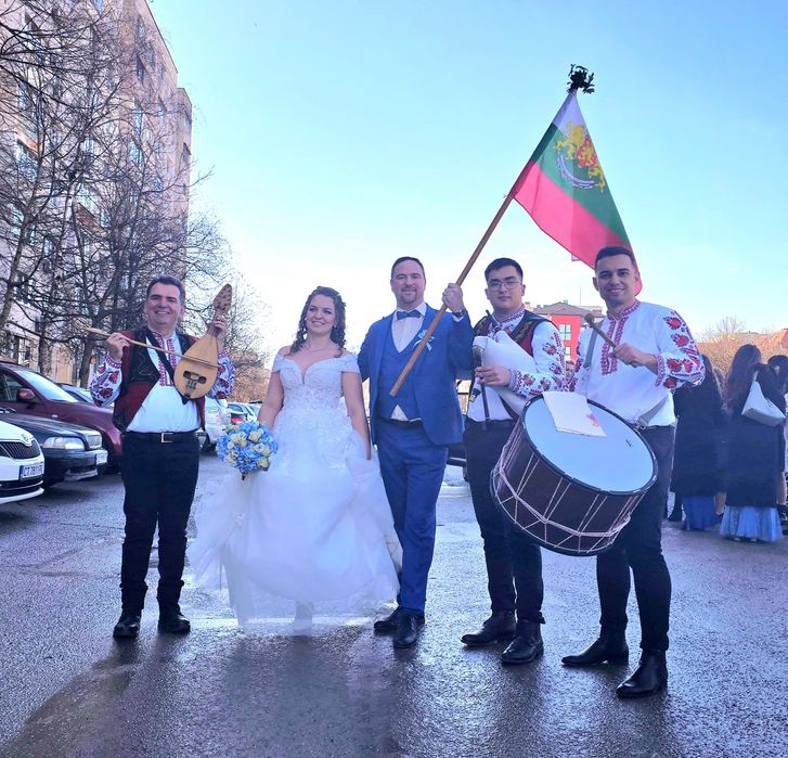 Оркестър ,,Момци" за извеждане на булка и сватби!