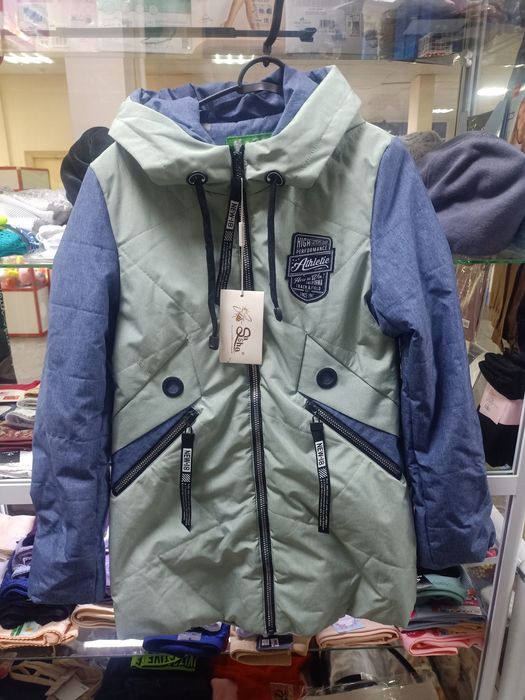 Продам детскую куртку