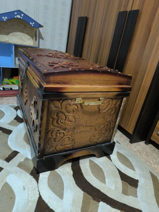 Сундук деревянный