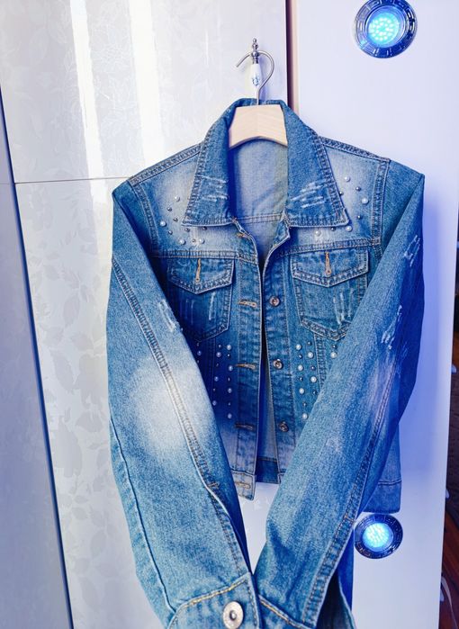 Бутиково дънково яке с перли и камъни