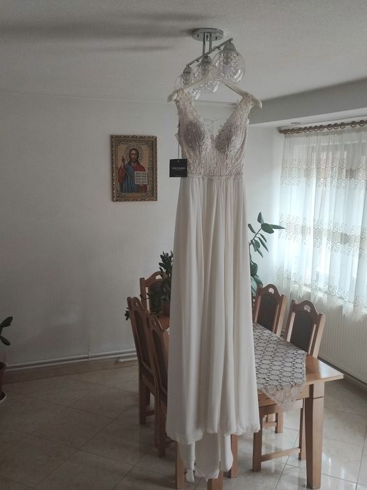 Rochie de mireasa Noua NEPURTATA  Colecția  Lux Etichetata