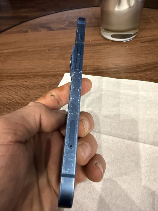 продавам iphone 13 blue