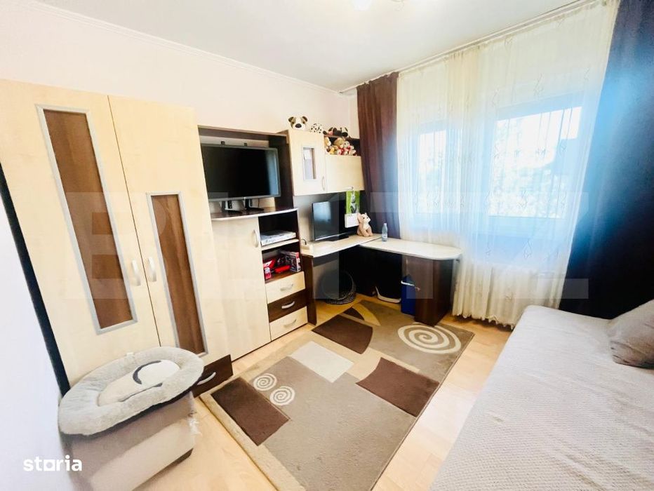 Apartament 2 camere, semidecomandat, mobilat, cu loc de parcare zona -