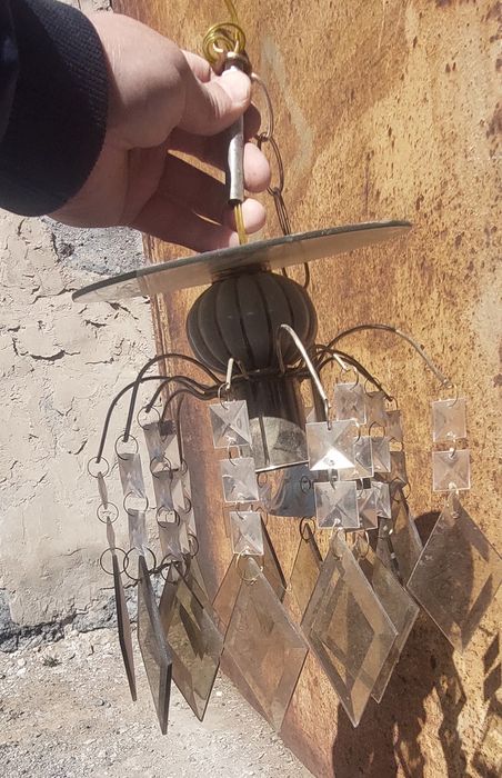 Две люстры б/у в хорошем состоянии.