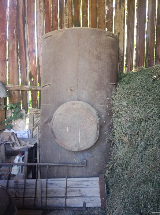 Металлическая ёмкость 2,5 тонны.