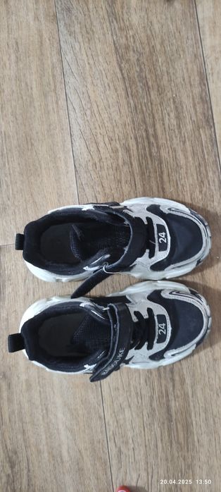 Продам кроссовки