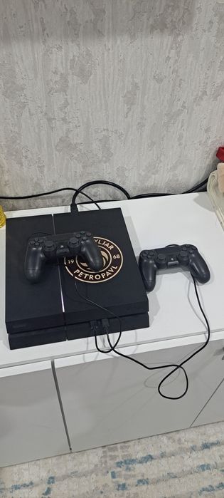 Sony PS4..в хорошем состоянии