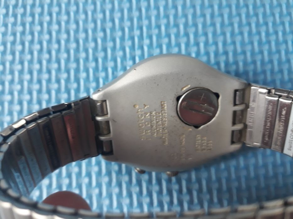 Часы  кварцевые Швейцарские