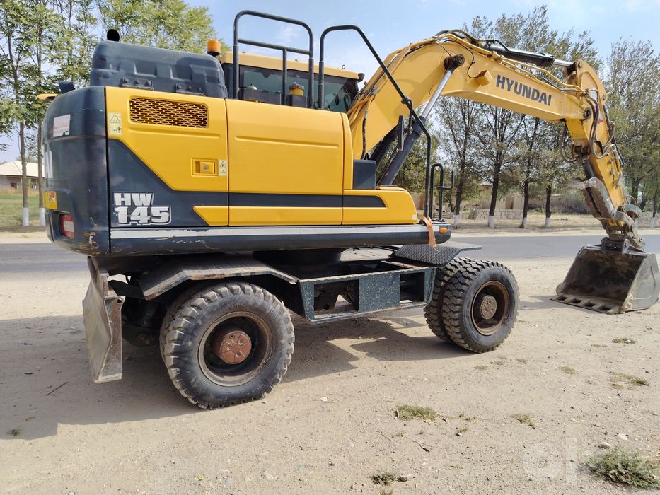 Ekskavator Hyundai 145 sotiladi