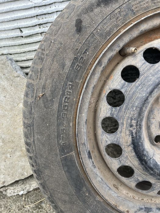 2бр гуми с железни джанти 14ки