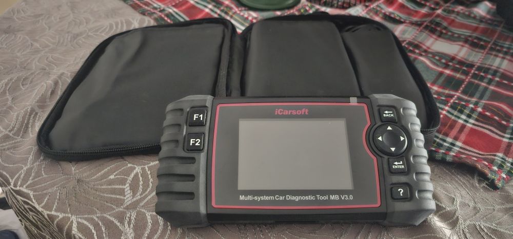 диагностичен уред iCarsoft MB V3.0 — мулти-системен диагностичен скенер, специализиран за Mercedes-Benz MB = Mercedes-Benz линията на iCarsoft