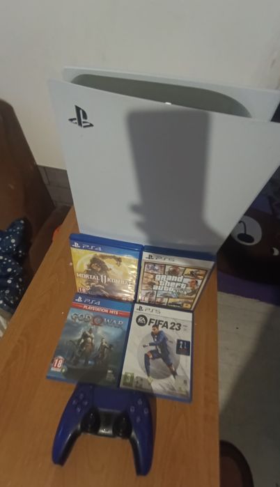 PlayStation 5 + 1 джойстик + 4 игри 
Продавам PlayS
