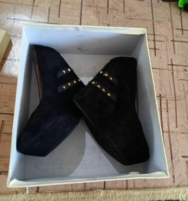 Босоножки замшевые