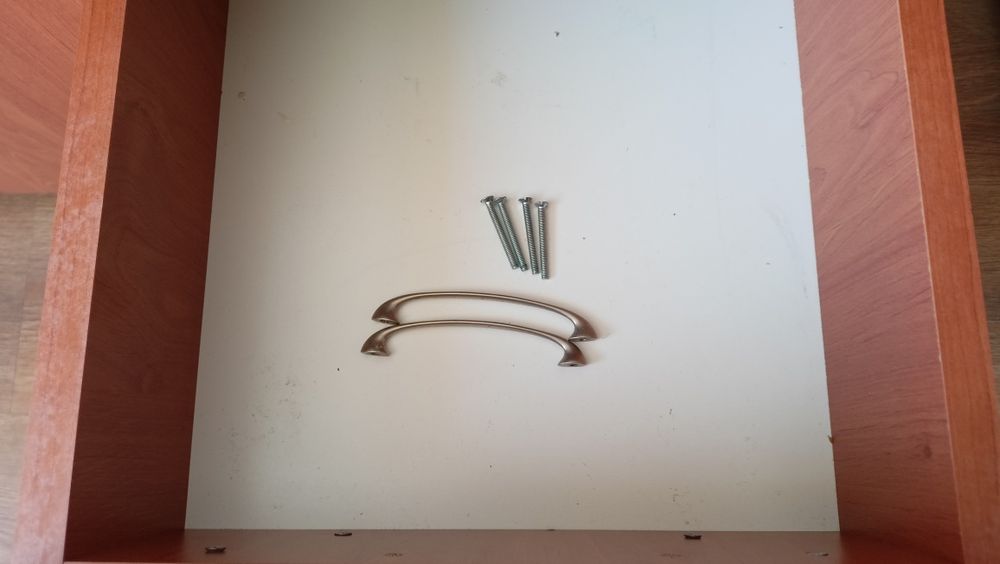 Продавам телевизионен шкаф. Отлично състояние