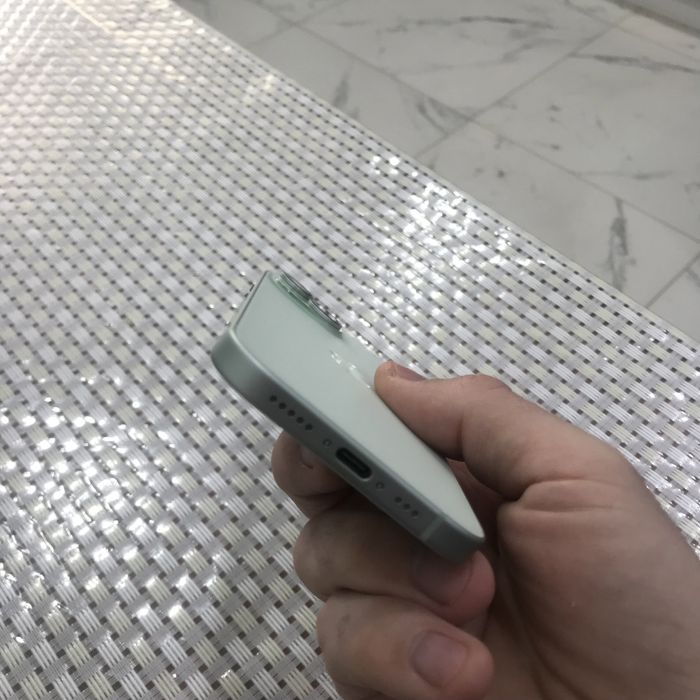 Айфон 15 на запчасти