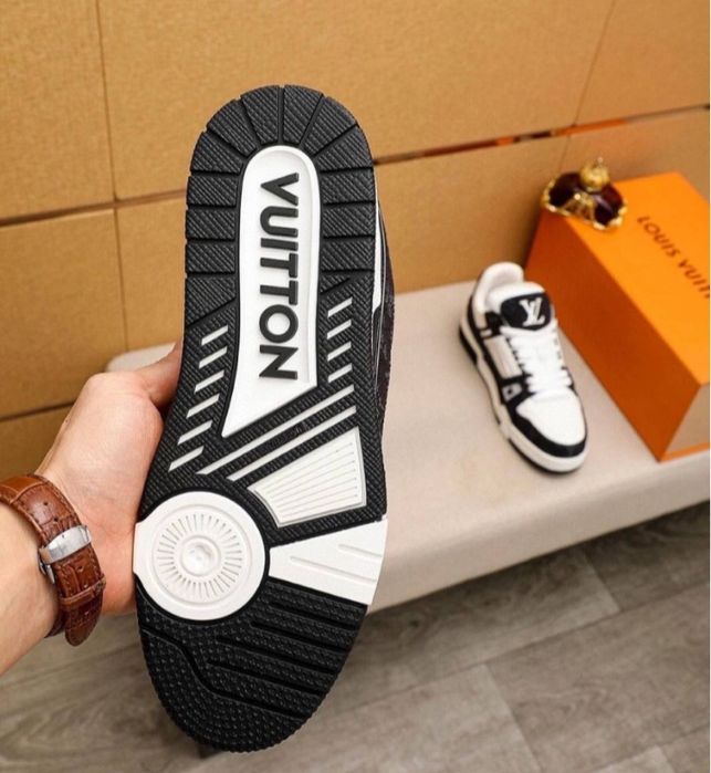 Adidași Luis Vuitton