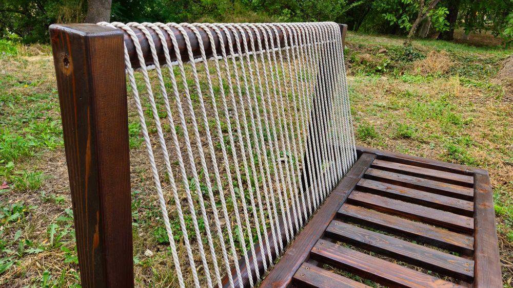 Продавам ръчно изработени двусед дивани от масивно дърво