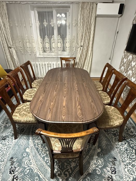 Гостиный стол со стульями