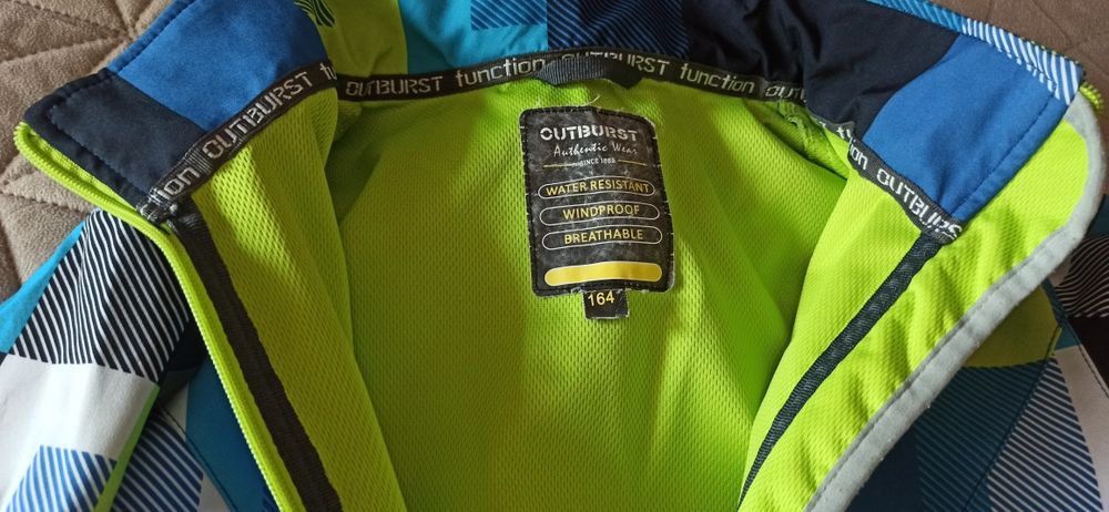 Яке за дъжд и вятър