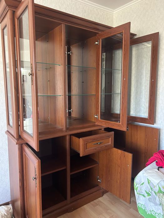 Продам красивый сервант