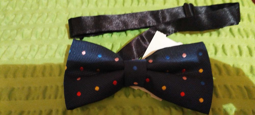 Papion bleumarin cu puncte colorate de la Klending&ZO! Nou cu eticheta