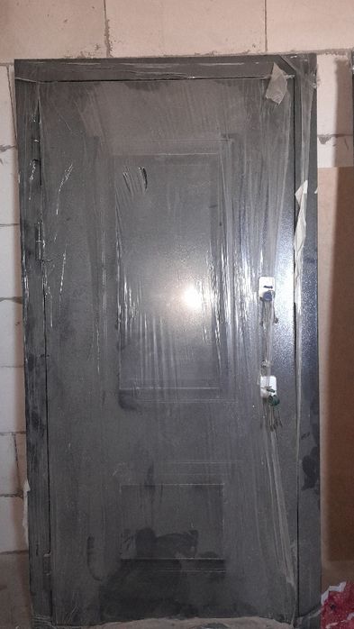 Продам  дверь новый