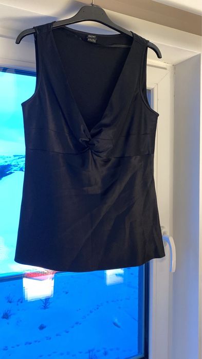 Top Esprit in stare foarte buna