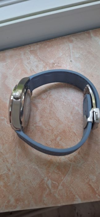 Ceas Omega rezistent la apa