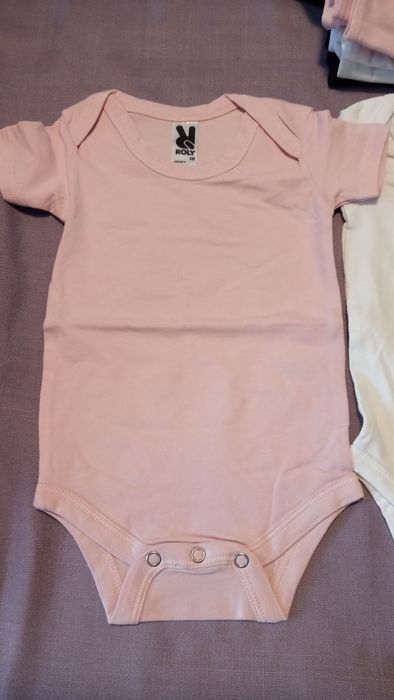 Body-uri și bavete pentru copii